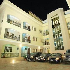 Room In Lodge - Apartment Royale Hotel-3 Bd Apartment